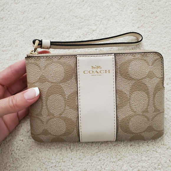 Coach Signature Corner Zip Wristlet in Light Khaki/Chalk